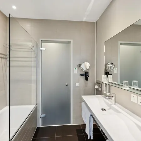 Glandon Elite Hotell 4*